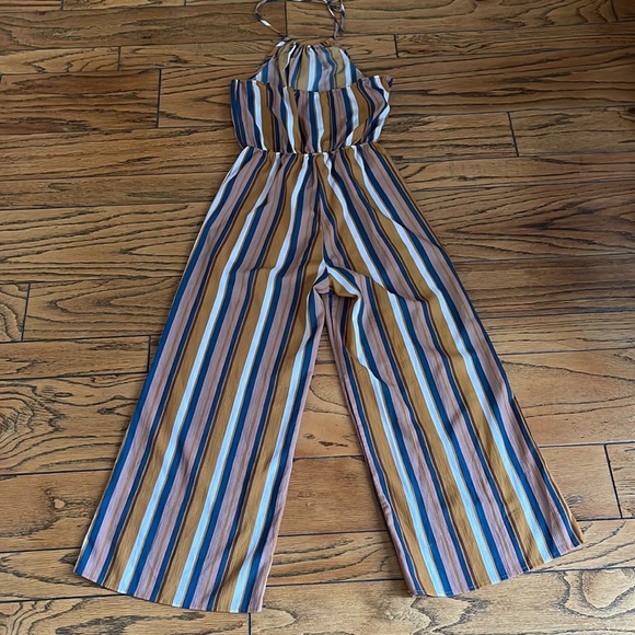 Emory Park pants halter top jumpsuit wide legged. - Picture 5 of 9